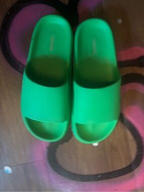 Green Women's Slide Sandals - Comfortable Lightweight Slippers
